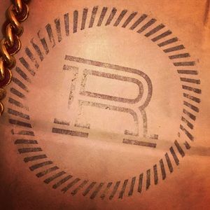 Meet your Posher, Roxanne